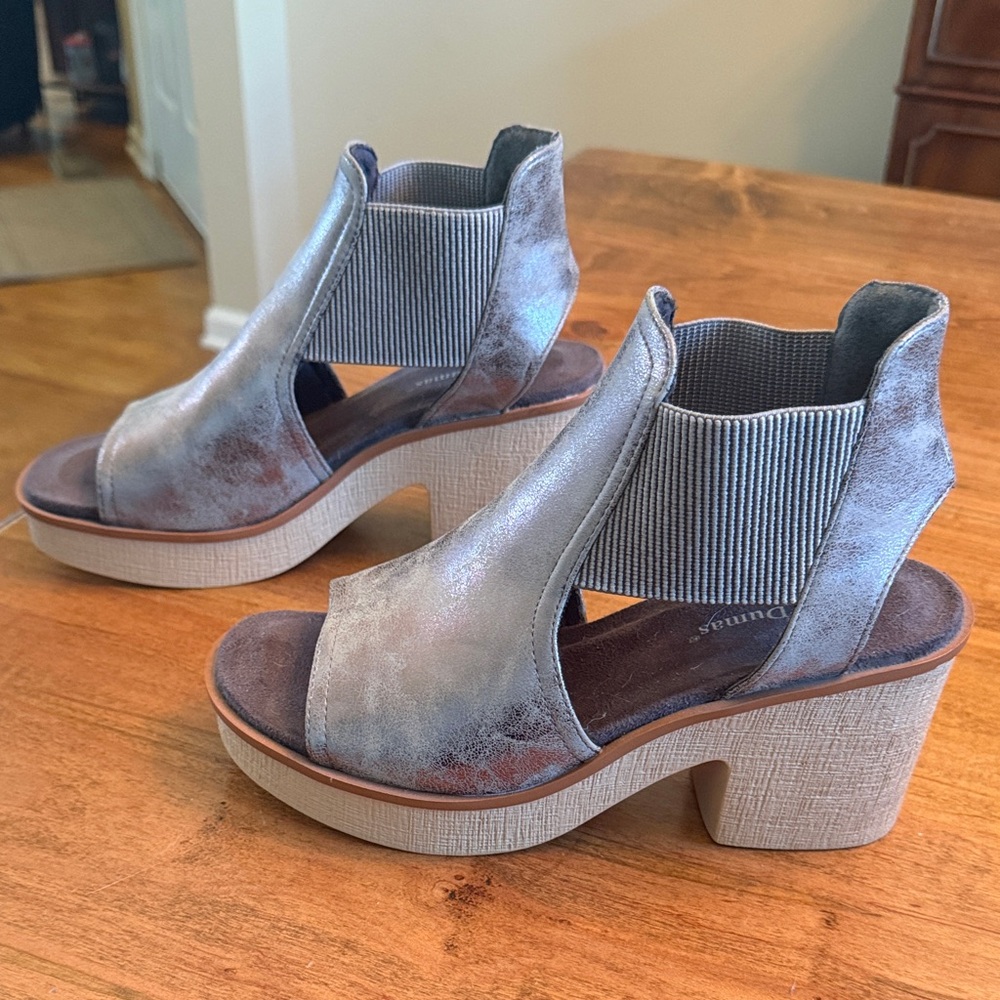 Pierre Dumas Distressed Bronze Open-Toe Slides 8M